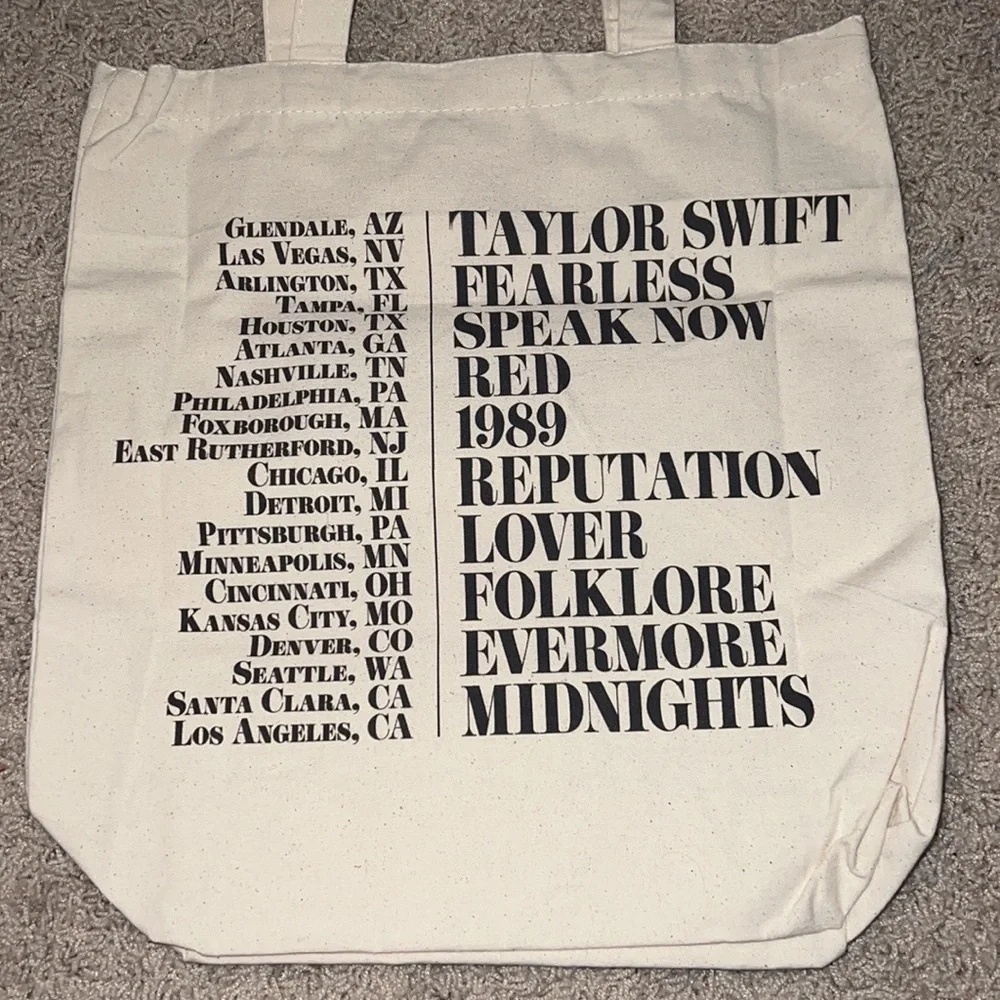 Taylor Swift VIP box - Picture 7 of 16